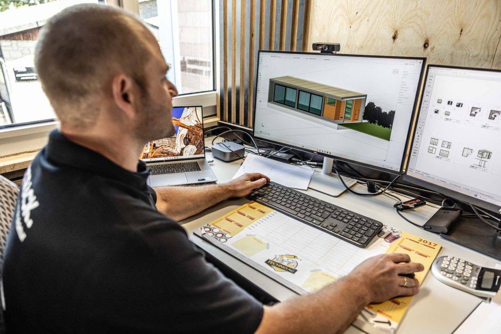 Blick auf den Planungsarbeitsplatz mit 3D-Modell am Bildschirm